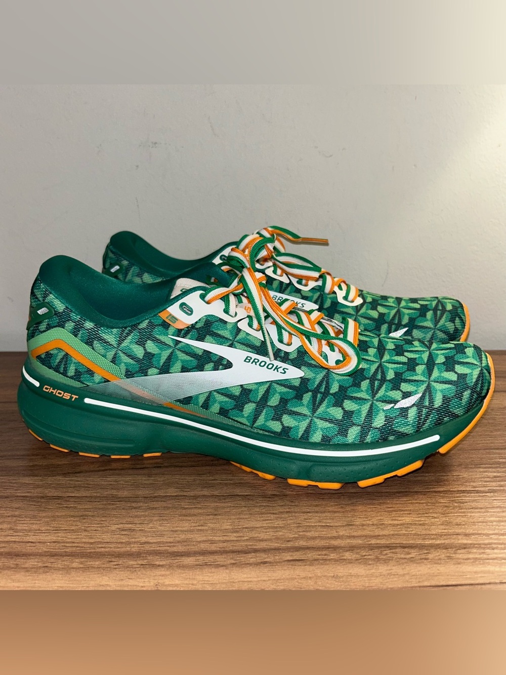 Brooks Ghost 15 "Run Lucky" St. Patrick's Day Running Shoes Women’s 9B Clover